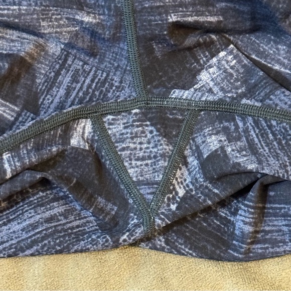 Lululemon Train Times
Transition Multi Midnight Navy / Black
#108 - Picture 12 of 12